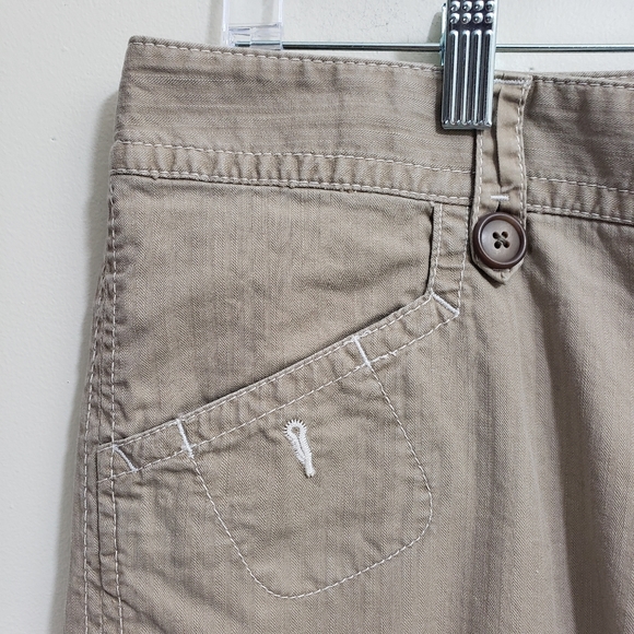 Eddie Bauer khaki Y2K cargo shorts with white stitching detail woman's size 10 - Picture 4 of 10